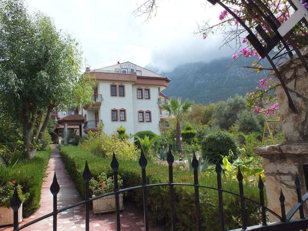 אולודניץ Everest Apart Hotel מראה חיצוני תמונה