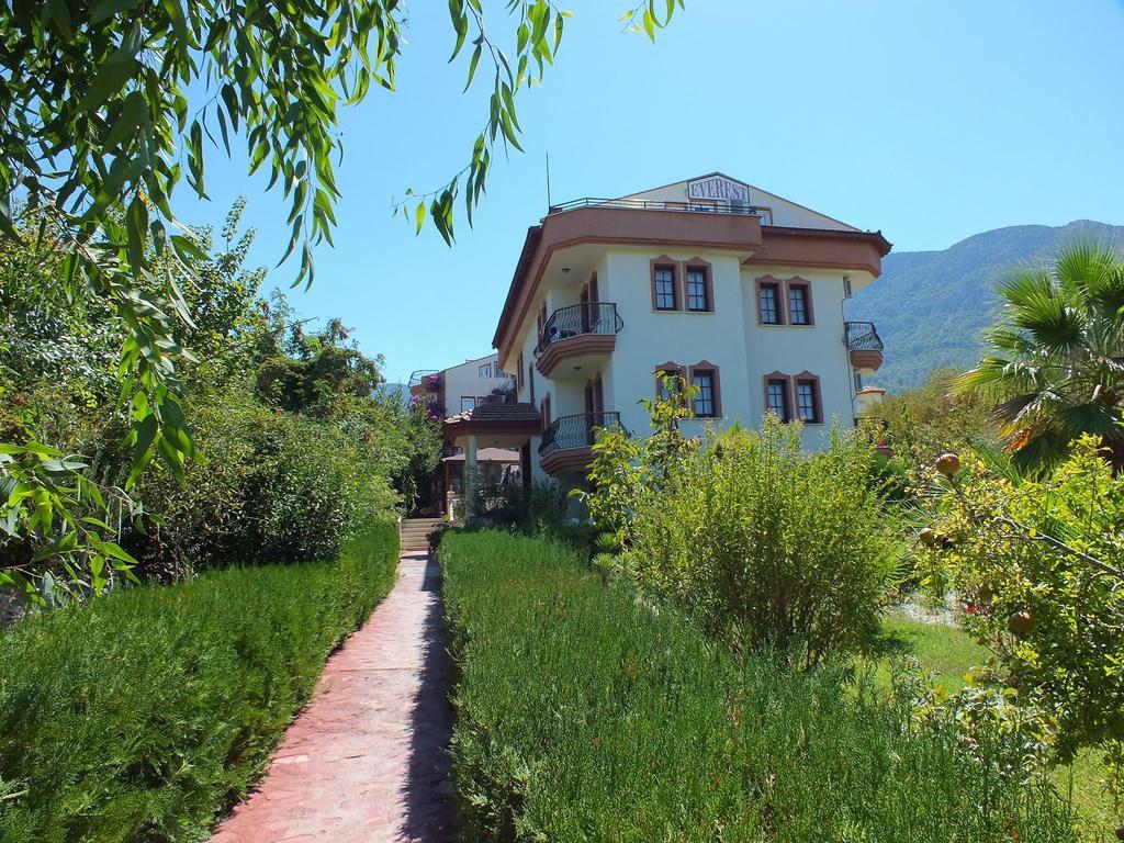 אולודניץ Everest Apart Hotel מראה חיצוני תמונה
