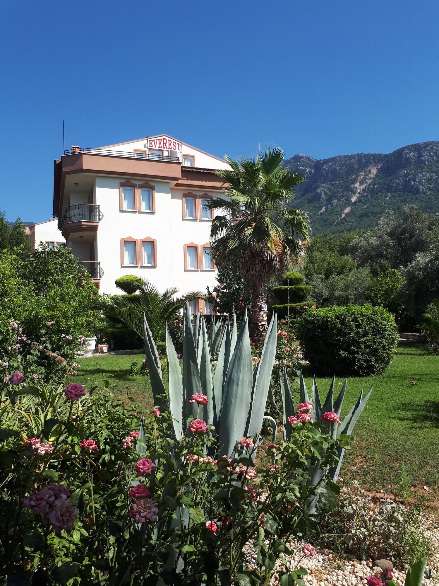 אולודניץ Everest Apart Hotel מראה חיצוני תמונה