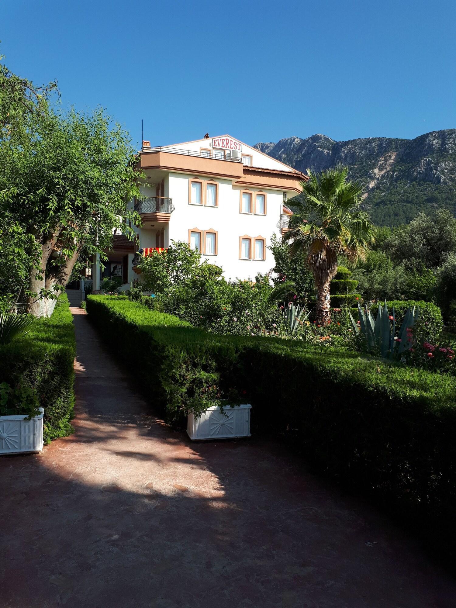 אולודניץ Everest Apart Hotel מראה חיצוני תמונה